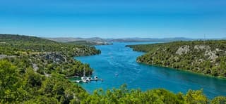 Strakblauw en heet bij Primosten Kroatië 