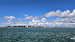 Stapelwolken boven land