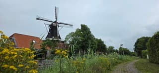 Regen en regenwolken boven de provincie Groningen 