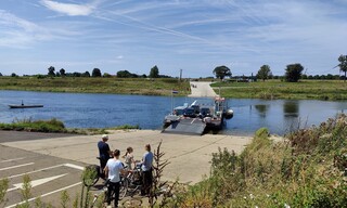 Wachten op de veerpont.