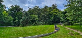 Wat wolken boven de rodelbaan in Altenahr