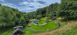 Wat wolken boven de rodelbaan in Altenahr