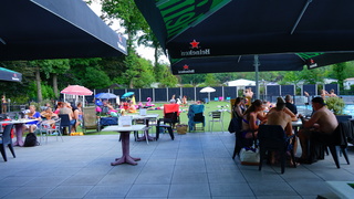 Schaduw aan het zwembad