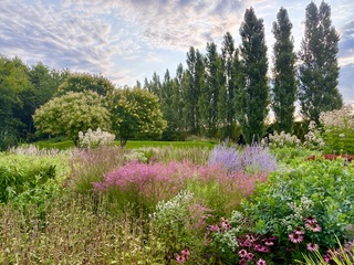 Een kleurrijke wandeling met een beetje bewolking en weinig wind. 
