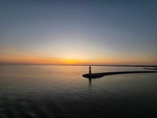 Zonsopkomst Rostock haven Duitsland