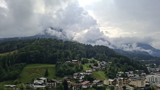Bewolking tegen de bergen aan in Berchtesgaden, Zuid Duitsland