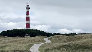 Vuurtoren in de wolken op Ameland