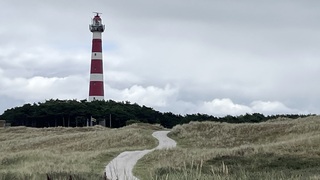 Vuurtoren in de wolken op Ameland