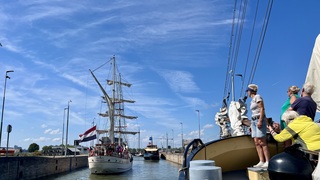 Naar de sluis
