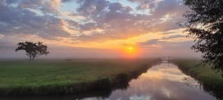 Zonsopkomst met wat mist 