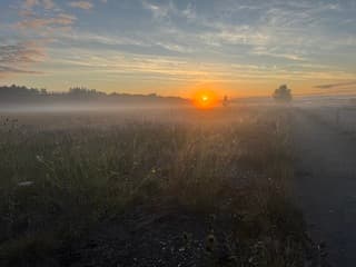 Zonsopkomst boven de oude vliegbasis Soesterberg