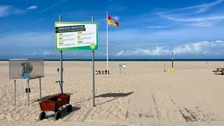 Zon en wat bewolking aan zee rond de middag 