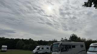 De zon probeert van de wolken te winnen deze ochtend.