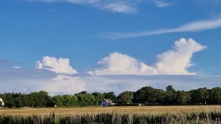 Fraaie stapelwolken boven Texel 