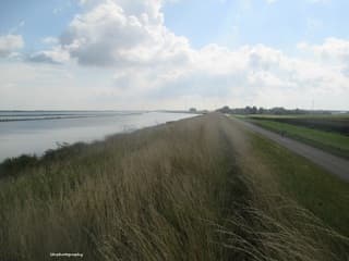 Amsteldijk langs het Amstelmeer