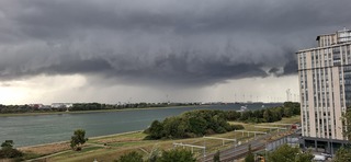 Een buitje boven de Waterweg