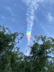 Prachtige regenboogkleuren in een wolk
