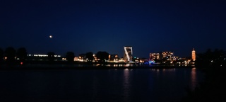Bloedmaan boven Roermond 