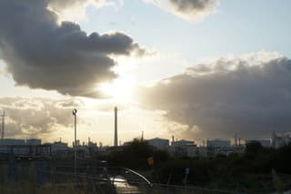 Zon en wolken Botlek