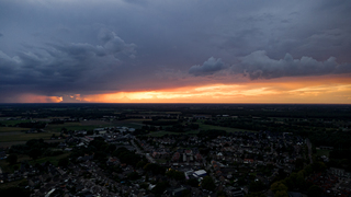 na zonneschijn komt regen