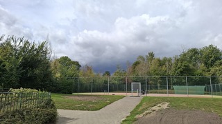 Potje tennis of schuilen?