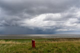 Dreigende luchten boven het wad