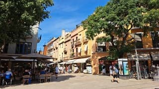 Gezellig druk op de terrassen in spanje 