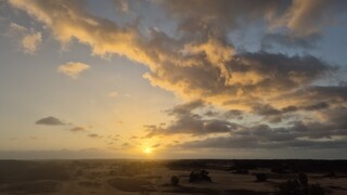 Mooie wolkenluchten bij zonsopkomst 