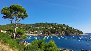 Staalblauwe lucht bij de Costa Brava 