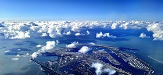 Zon boven wolken