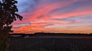 Mooie zonsondergang boven de kerk van Zoelen!