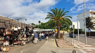 Zon en wolken bij de Costa Brava 