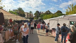 Zon en wolken bij de Costa Brava 