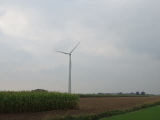 Windmolens draaien langzaam