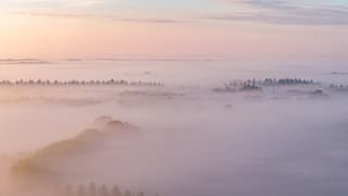 prachtige zon en mist. Gefotografeerd met de drone 