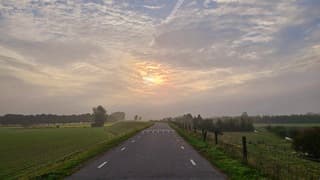 Ochtendgloren met zonopkomst bij mist!