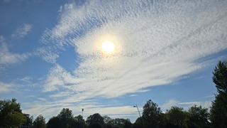 De zon en de wolken.