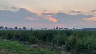 Zon verdwijnt achter de wolken.