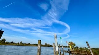 Cirkelvormige wolken boven de IJssel