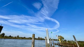 Cirkelvormige wolken boven de IJssel