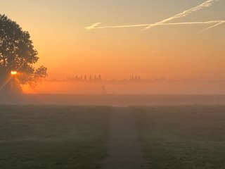 Mistige zonsopgang 