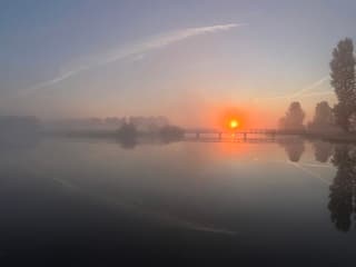 Mooie mistige zonsopkomst 