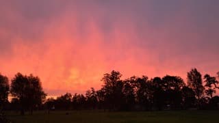 De lucht staat in brand!