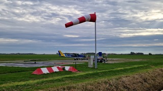 Winderig maar eventjes droog op het vliegveld 