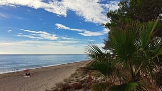 Zon en wolken bij de Costa Dorada 