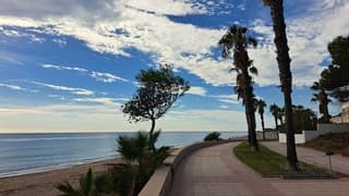 Zon en wolken bij de Costa Dorada 