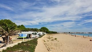 Zon en sluierbewolking aan de Costa Dorada 