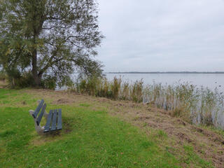 Grijs herfstweer en weinig wind.