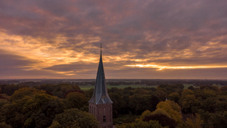 Bewolkte zonsopkomst.