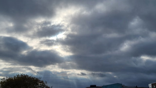 De bewolking breekt geleidelijk open 